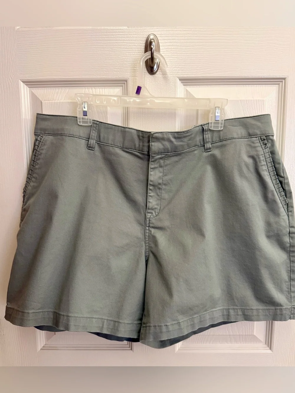 NWT Lane Bryant Girlfriend Shorts Size 18 Green